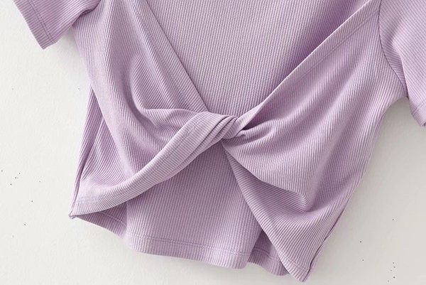 Ženska kratka bluza s ovalnim izrezom u ljubičastoj boji