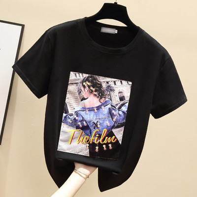 Ženska majica s okruglim izrezom i šarenom aplikacijom