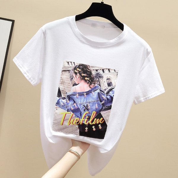 Ženska majica s okruglim izrezom i šarenom aplikacijom