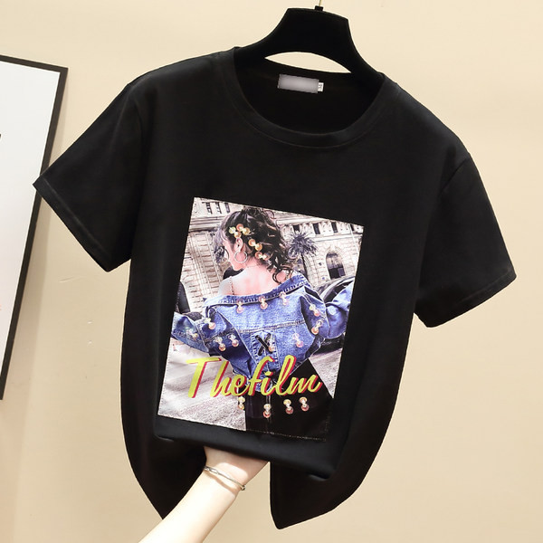 Ženska majica s okruglim izrezom i šarenom aplikacijom