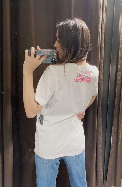 Λευκό φαρδύ μπλουζάκι με έγχρωμη εκτύπωση