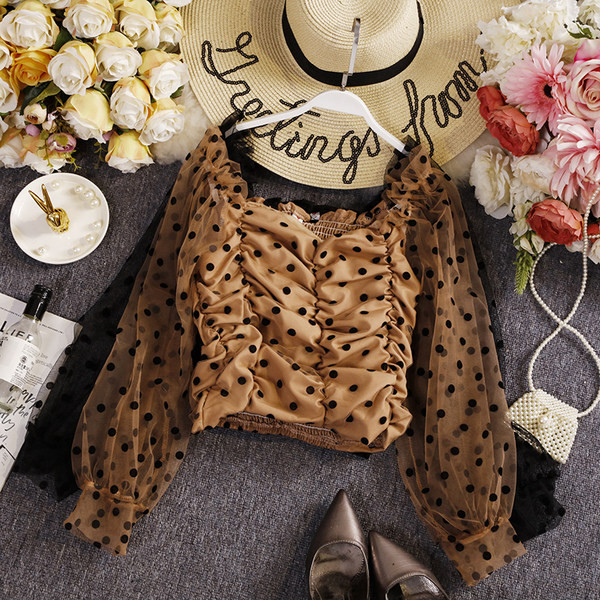 Moderna ženska bluza na točkice s četvrtastim izrezom