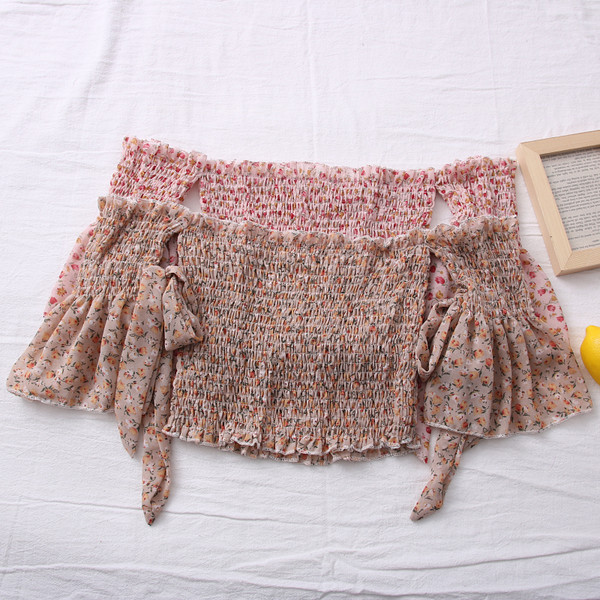 Γυναικεία μπλούζα με μανίκια λωτού και γυμνούς ώμους