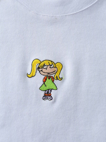 Κοντή λευκή μπλούζα με χρωματιστό κέντημα