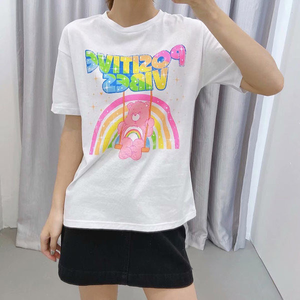 Moteriški marškinėliai su spalvotomis aplikacijomis – plataus modelio