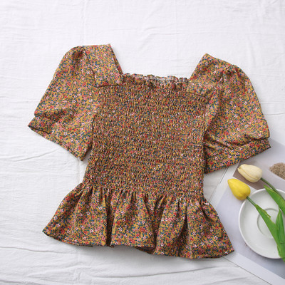 Casual γυναικεία μπλούζα - με κοντά μανίκια και τετράγωνο ντεκολτέ