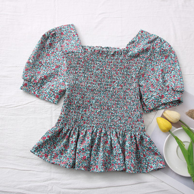 Casual γυναικεία μπλούζα - με κοντά μανίκια και τετράγωνο ντεκολτέ