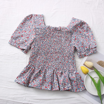 Casual γυναικεία μπλούζα - με κοντά μανίκια και τετράγωνο ντεκολτέ