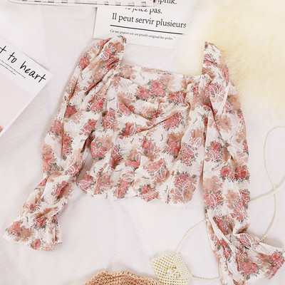 Γυναικεία μοντέρνα μπλούζα με τετράγωνο ντεκολτέ και μοτίβα λουλουδιών