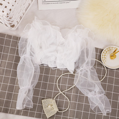 Κοντή γυναικεία μπλούζα με μανίκια από τούλι