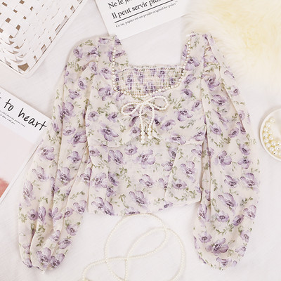 Ženska bluza s biserima i četvrtastim izrezom