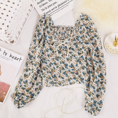 Ženska bluza s biserima i četvrtastim izrezom