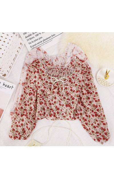 Ženska bluza s biserima i četvrtastim izrezom