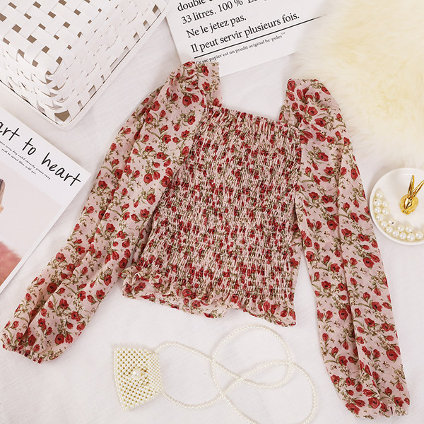 Ženska bluza s biserima i četvrtastim izrezom