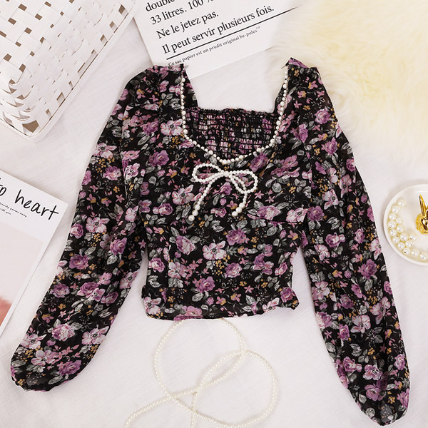 Ženska bluza s biserima i četvrtastim izrezom