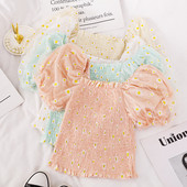 Ženska bluza kratkih rukava i cvjetnih motiva