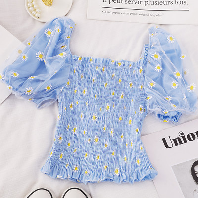 Ženska bluza kratkih rukava i cvjetnih motiva