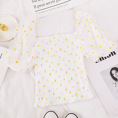 Ženska bluza kratkih rukava i cvjetnih motiva