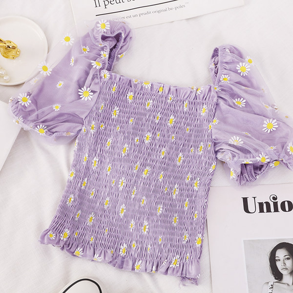 Ženska bluza kratkih rukava i cvjetnih motiva