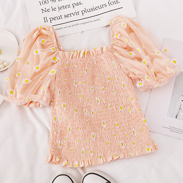 Ženska bluza kratkih rukava i cvjetnih motiva