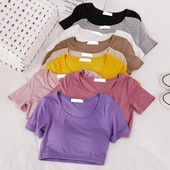 Κοντό γυναικείο μπλουζάκι με στρογγυλή λαιμόκοψη