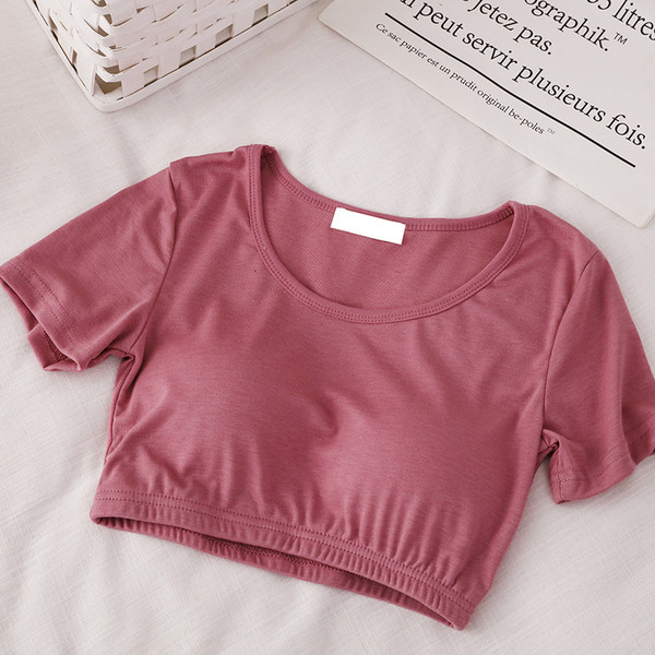 Κοντό γυναικείο μπλουζάκι με στρογγυλή λαιμόκοψη