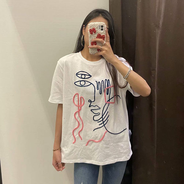 Γυναικείο φαρδύ μπλουζάκι με χρωματιστό κέντημα