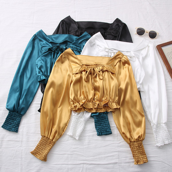 Γυναικεία κοντή μπλούζα σατέν με τετράγωνο ντεκολτέ