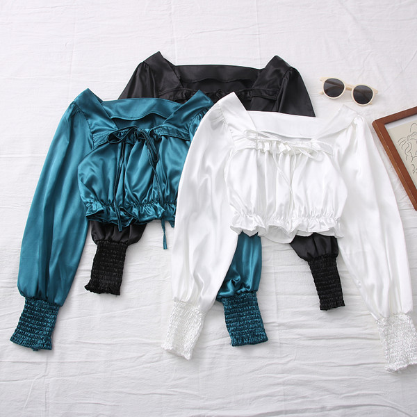 Γυναικεία κοντή μπλούζα σατέν με τετράγωνο ντεκολτέ