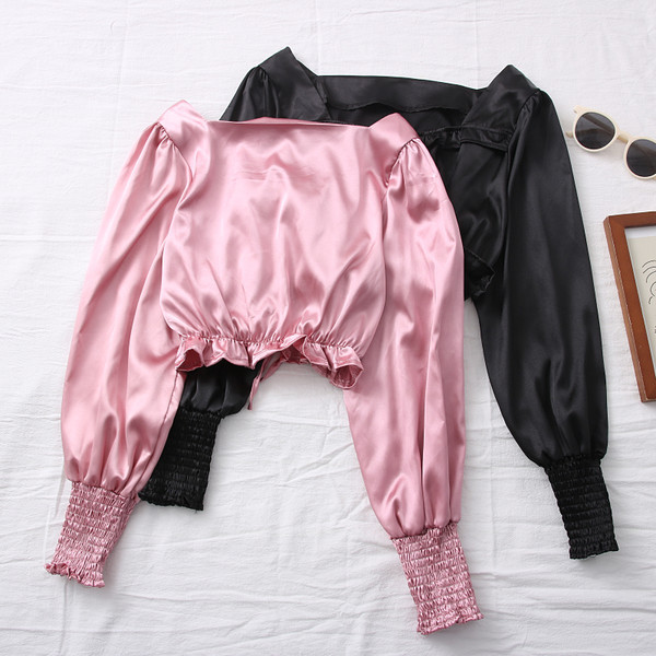 Γυναικεία κοντή μπλούζα σατέν με τετράγωνο ντεκολτέ