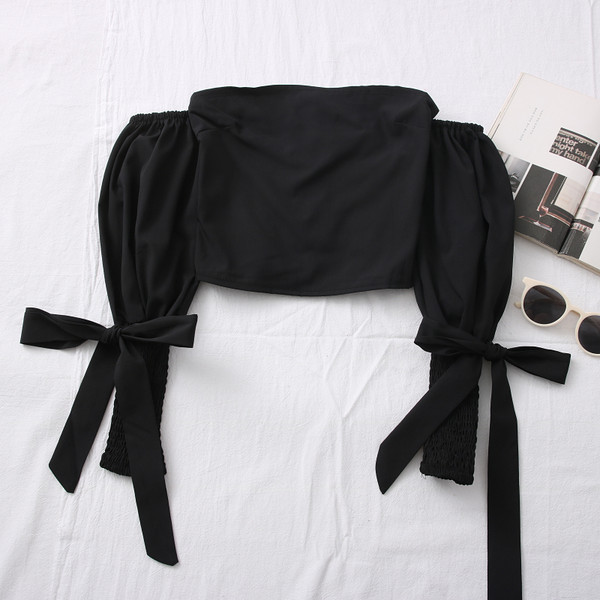 Casual γυναικεία μπλούζα με γυμνούς ώμους - λευκό και μαύρο χρώμα