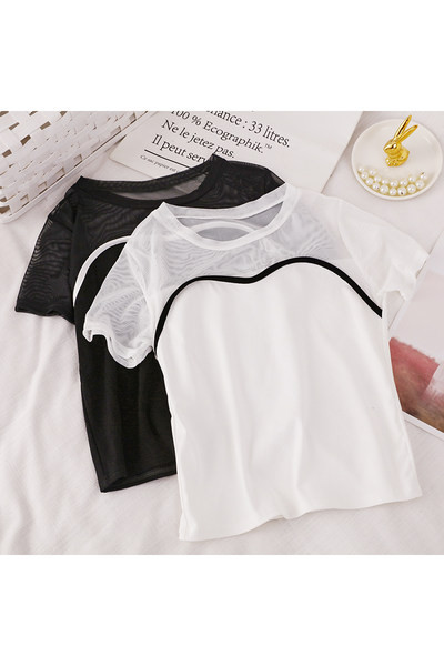 Sieviešu t-krekls ar ovālu kakla izgriezumu un īsām piedurknēm