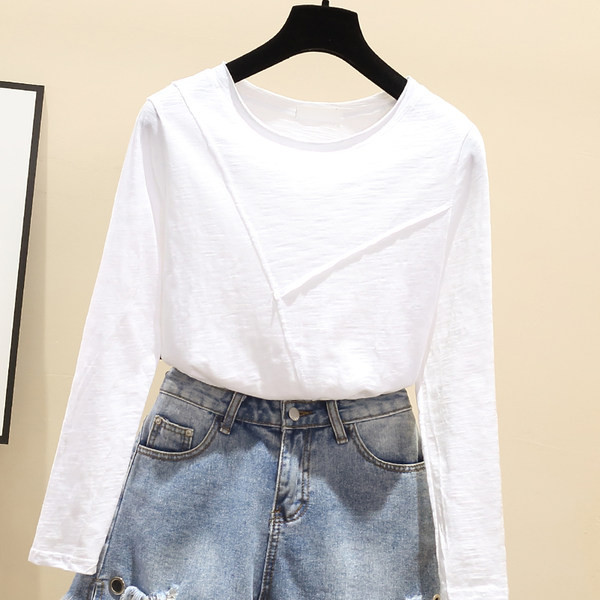 Γυναικεία μπλούζα casual με οβάλ λαιμόκοψη σε λευκό και μαύρο χρώμα