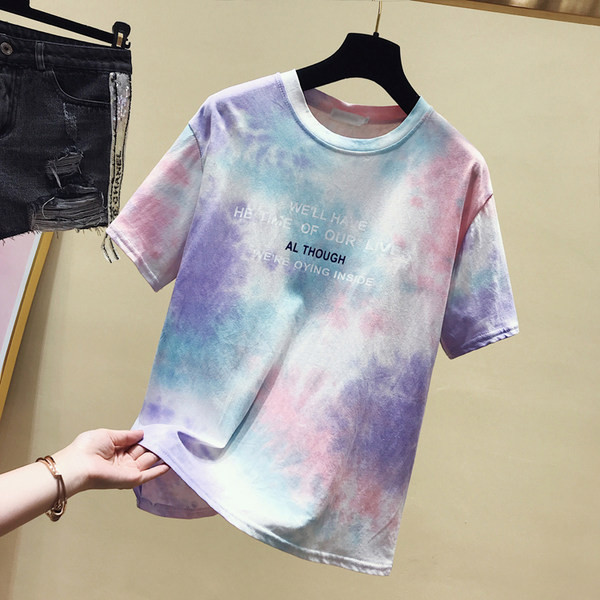 Πολύχρωμο γυναικείο μπλουζάκι με στρογγυλή λαιμόκοψη