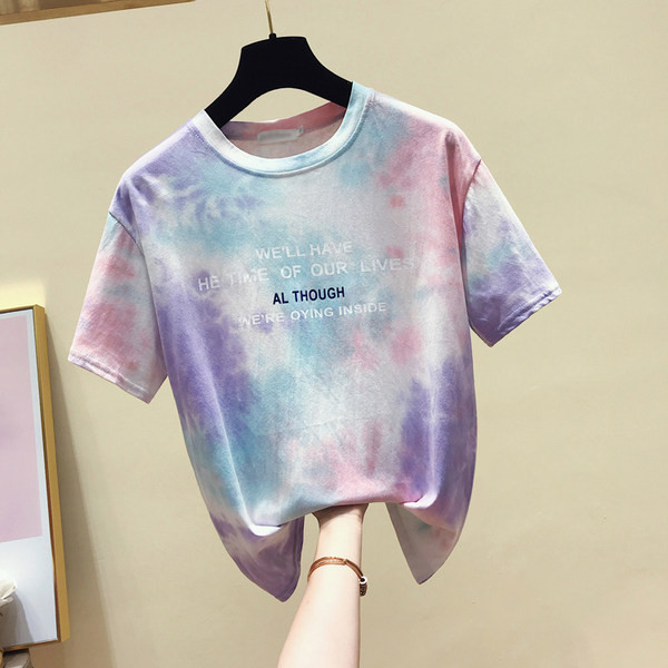 Πολύχρωμο γυναικείο μπλουζάκι με στρογγυλή λαιμόκοψη