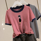 Ριγέ γυναικείο μπλουζάκι με κέντημα και στρογγυλή λαιμόκοψη