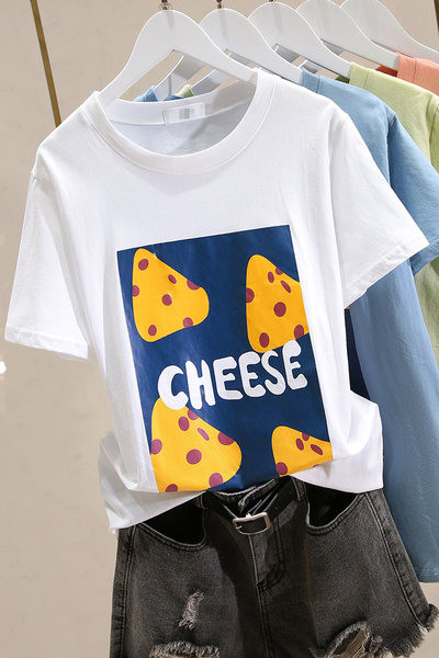 Γυναικείο μπλουζάκι με απλικέ χρώμα και κοντά μανίκια