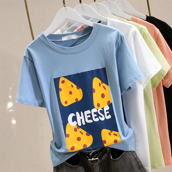 Γυναικείο μπλουζάκι με απλικέ χρώμα και κοντά μανίκια