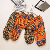 Κοντή γυναικεία μπλούζα με μακριά μανίκια και ντεκολτέ