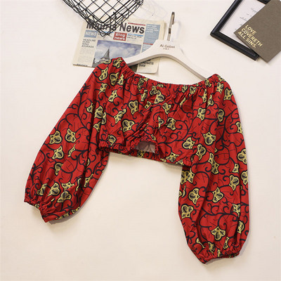 Κοντή γυναικεία μπλούζα με μακριά μανίκια και ντεκολτέ