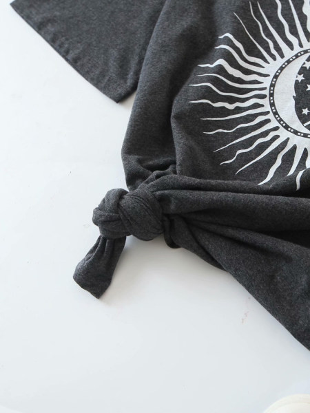 Μαύρο μπλουζάκι με απλικέ για γυναίκες