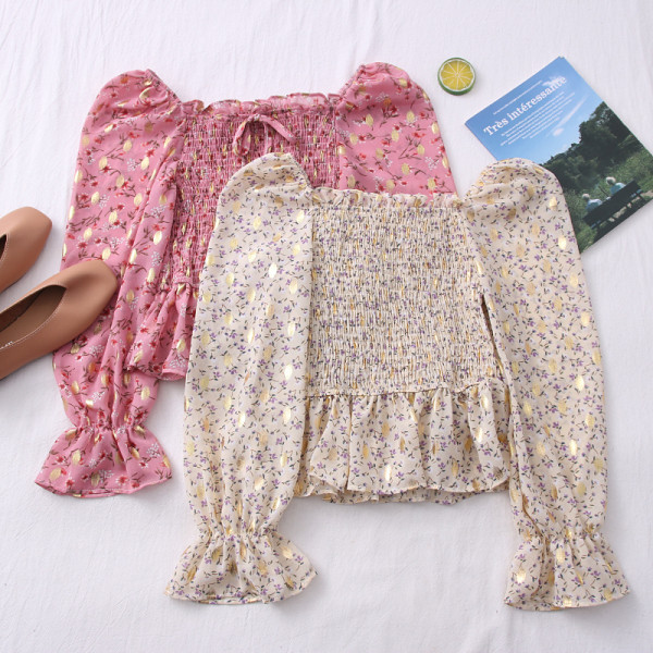 Μοντέρνα γυναικεία μπλούζα με μανίκια λωτού και ντεκολτέ 