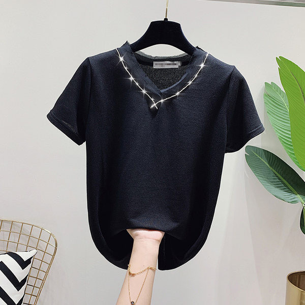 Γυναικείο μπλουζάκι με λαιμόκοψη και διακοσμιτικές πέτρες