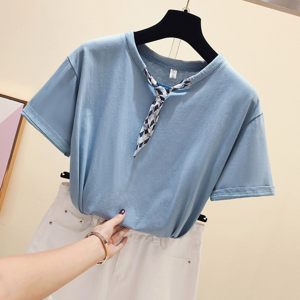 Ženska bluza na kravatu i kratkih rukava