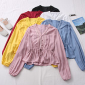 Naujo modelio moteriška palaidinė - su špico iškirpte ir sagomis