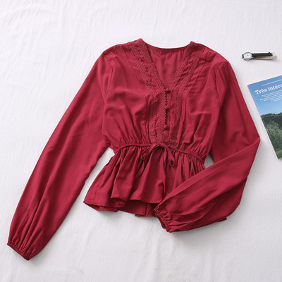 Naujo modelio moteriška palaidinė - su špico iškirpte ir sagomis