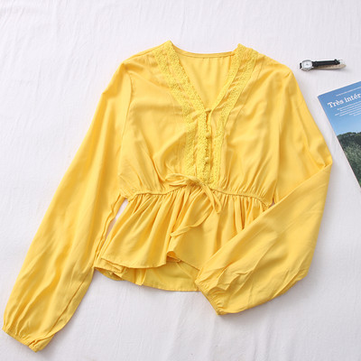 Naujo modelio moteriška palaidinė - su špico iškirpte ir sagomis