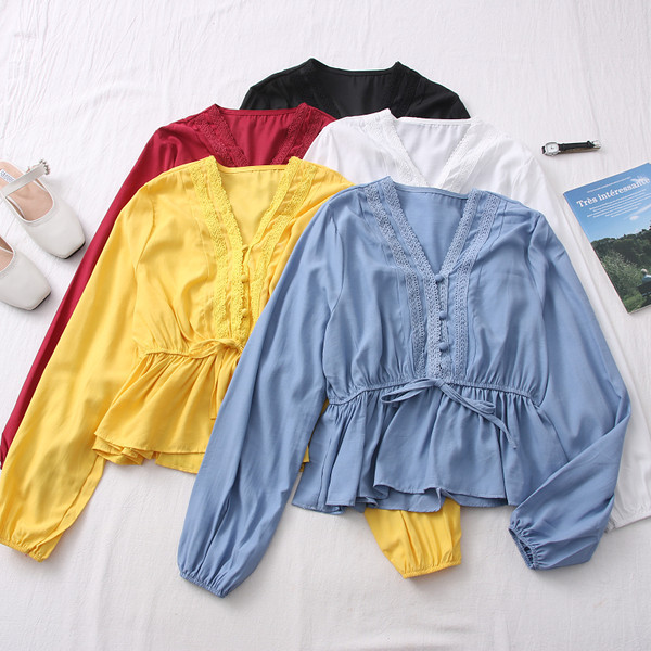 Naujo modelio moteriška palaidinė - su špico iškirpte ir sagomis