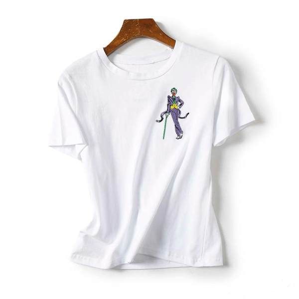 Casual λευκό μπλουζάκι με χρωματιστό κέντημα