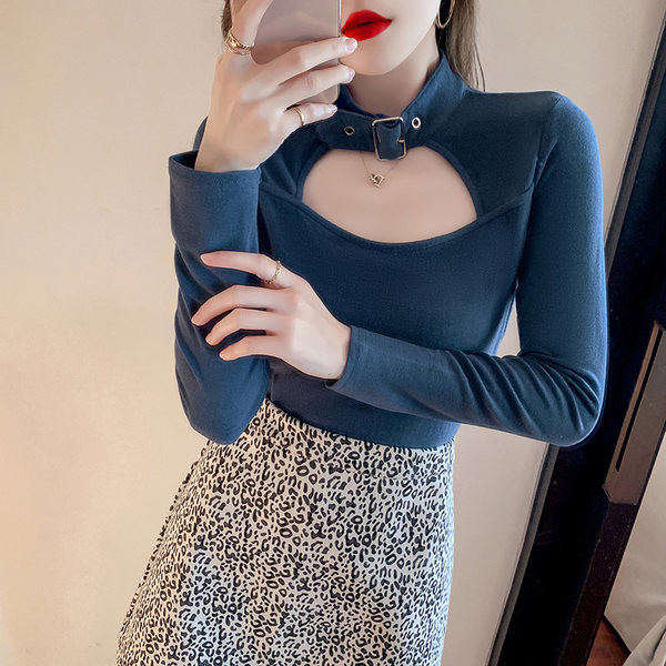 Moderna ženska bluza sa izrezom i kopčom